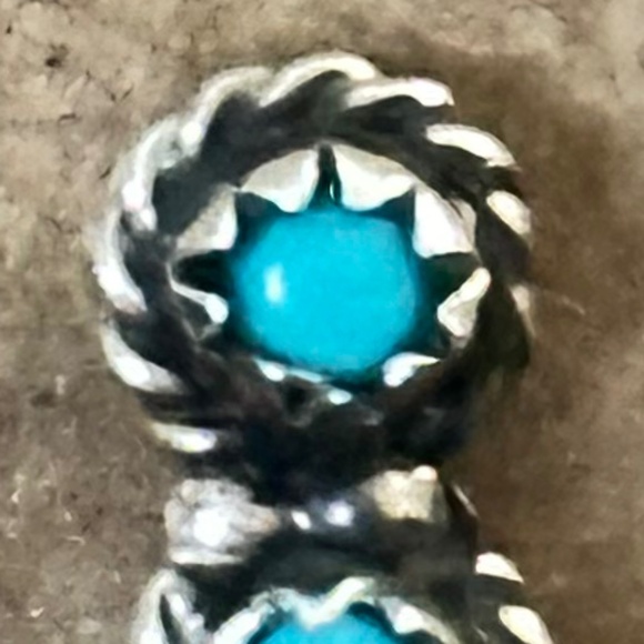 925 - Navajo crafted Sleeping Beauty Blue Turquoise. 3 round stones each earring - Picture 5 of 12